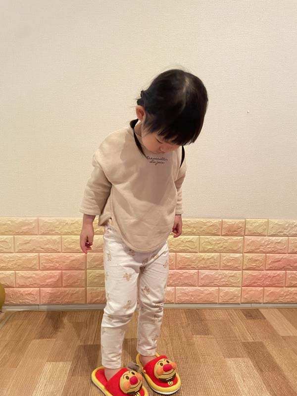 KATOJI　プレミアムベビーチェア★おまけ　アンパンマンスリッパ付き★ KATOJIプレミアムベビーチェア☆おまけアンパンマンスリッパ付き☆